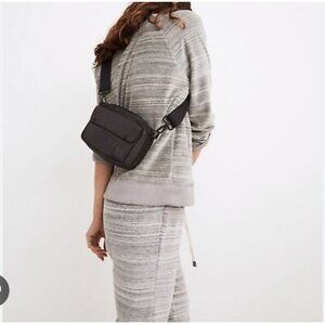 Madewell The Sport Camera Bag in coal